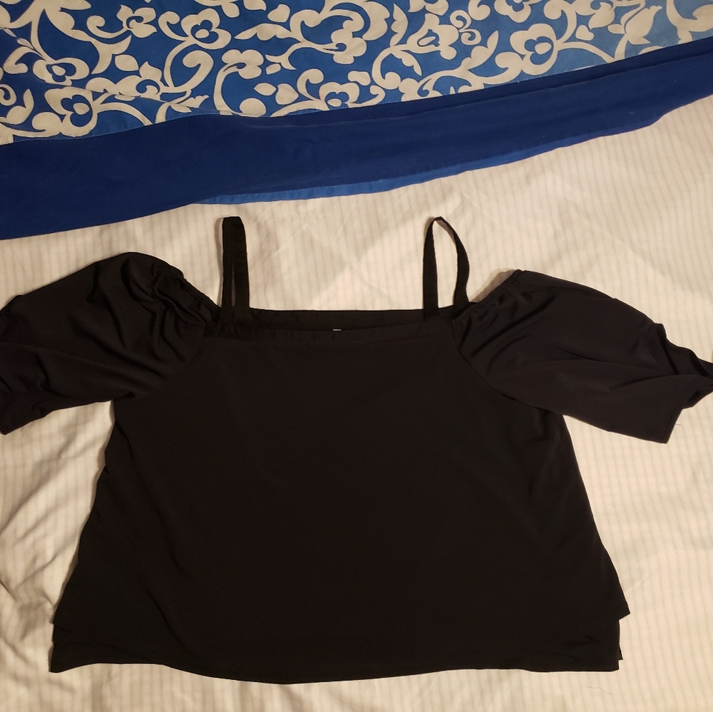 Open shoulder blouse - Picture 2 of 3